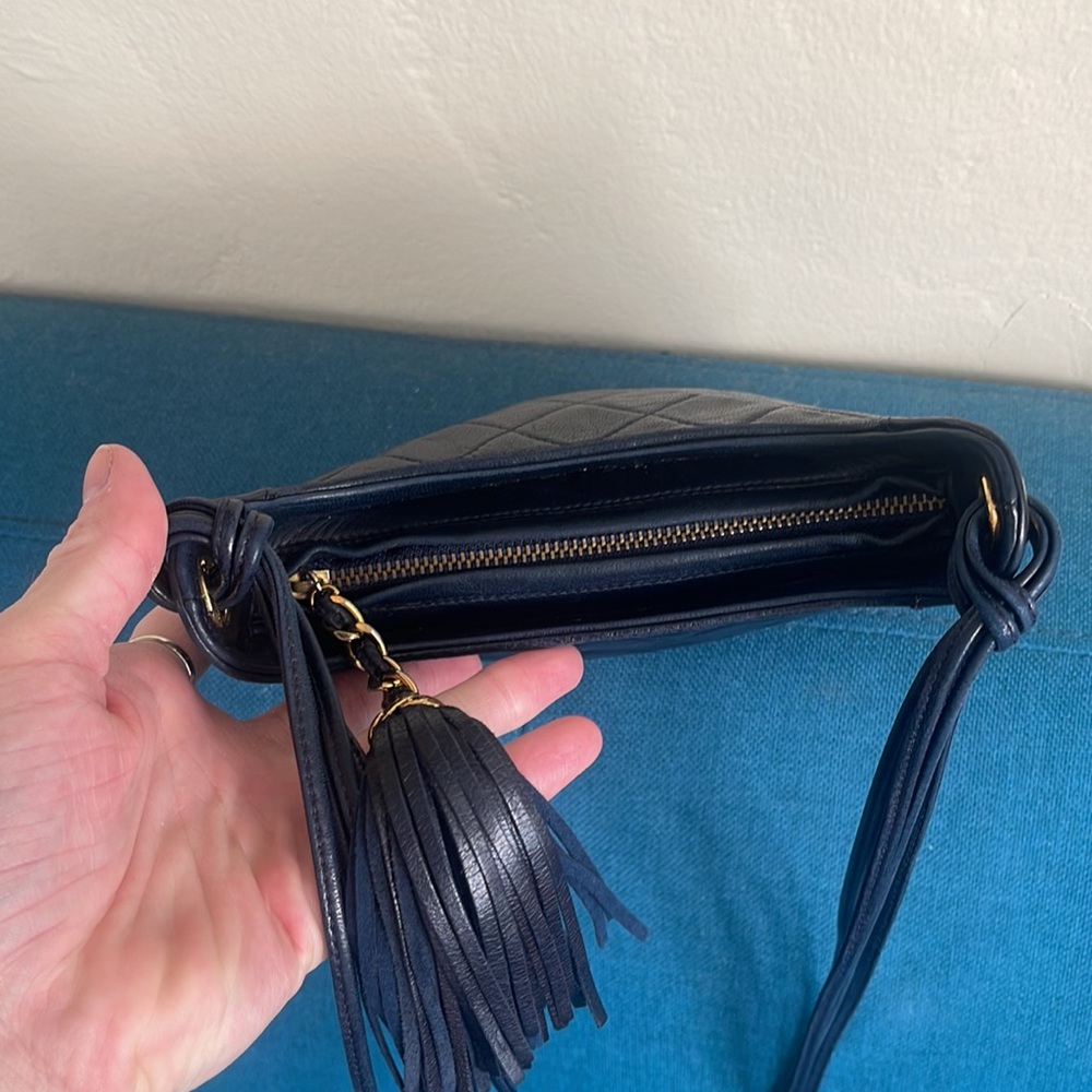 Chanel vintage tassel quilted leather crossbody - Picture 8 of 16